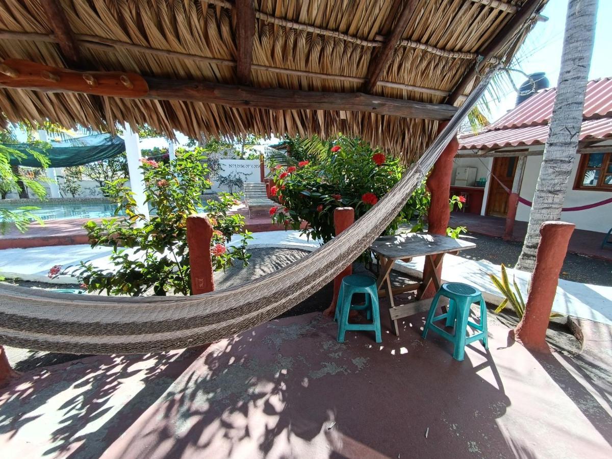 Bungalows Familiares Monterrico Exterior foto